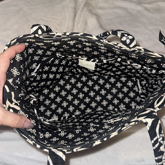 Vera Bradley Black and White Handbag - perfect condition - Picture 6 of 9